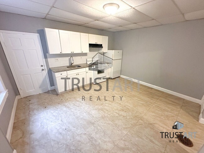 330 N 53rd St in Philadelphia, PA - Building Photo - Building Photo