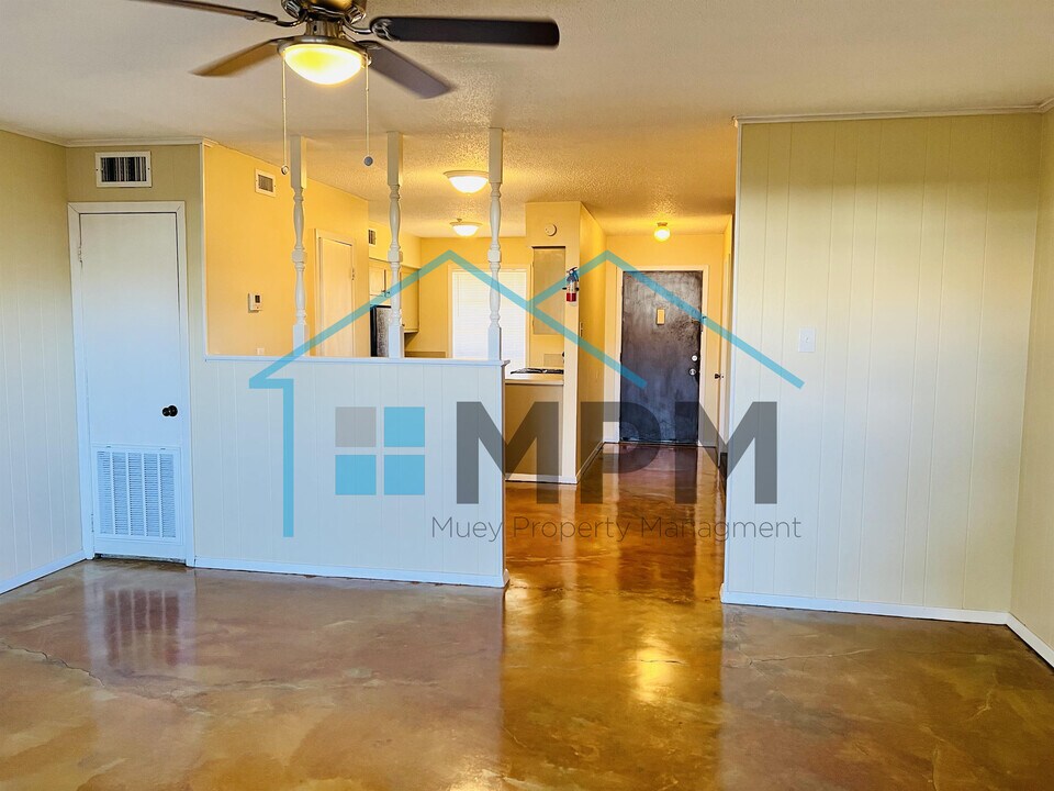 66 W Elmwood Dr in Monroe, LA - Building Photo