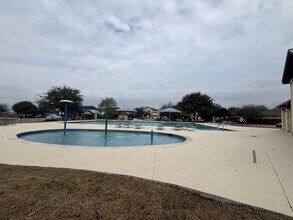 2127 Wiltshire Dr in New Braunfels, TX - Building Photo - Building Photo