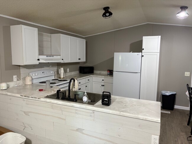 1155 Travis Rd in Kuttawa, KY - Building Photo - Building Photo