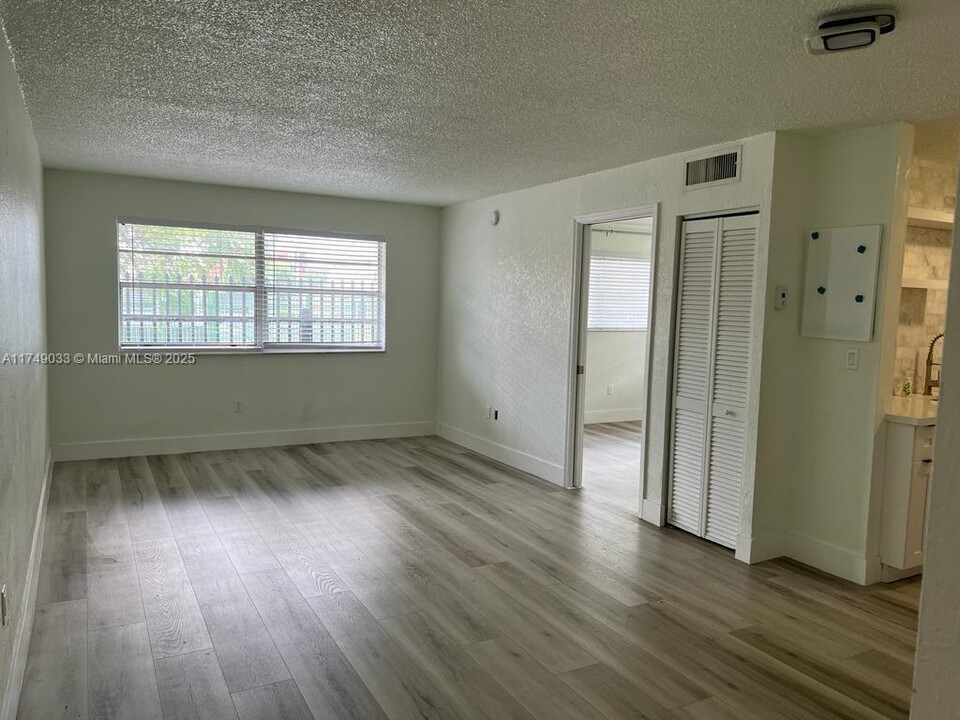 444 SW 4th St in Miami, FL - Building Photo