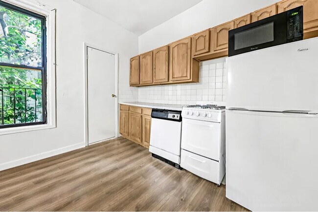 325 E 89th St in New York, NY - Building Photo - Building Photo