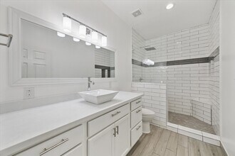 1425 Oak Hollow Dr in Dickinson, TX - Building Photo - Building Photo