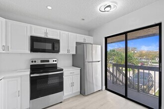 350 E Club Cir in Boca Raton, FL - Building Photo - Building Photo