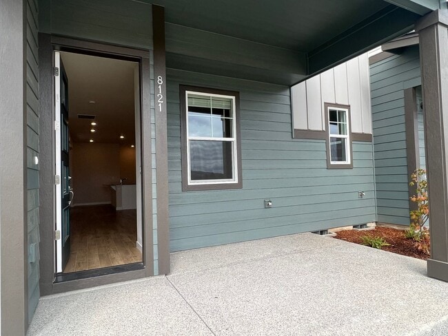 8121 SE Kinnaman St in Hillsboro, OR - Building Photo - Building Photo