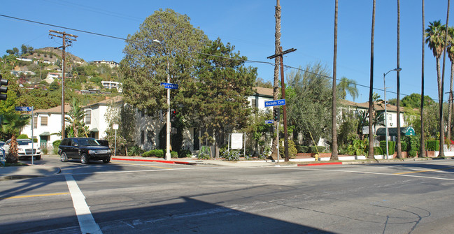 Hollywood Plaza Apartments in Los Angeles, CA - Building Photo - Building Photo