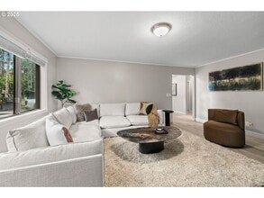 6401 SW McEwan Rd in Lake Oswego, OR - Building Photo - Building Photo