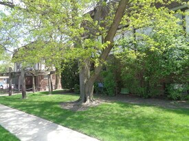 9435 86th Ct in Hickory Hills, IL - Building Photo