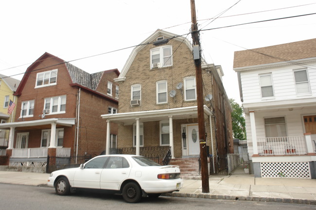 380 Washington St in Perth Amboy, NJ - Foto de edificio - Building Photo