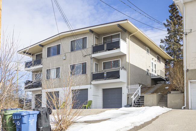 3223 14 St NW in Calgary, AB - Building Photo - Building Photo