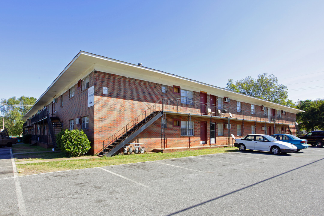 General Clay Apartments in Bessemer, AL - Building Photo