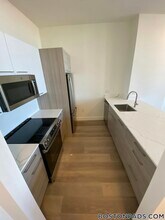 1079 Commonwealth Ave, Unit 305 in Boston, MA - Foto de edificio - Building Photo