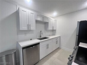 1185 Cherrystone Ct in Naples, FL - Building Photo - Building Photo