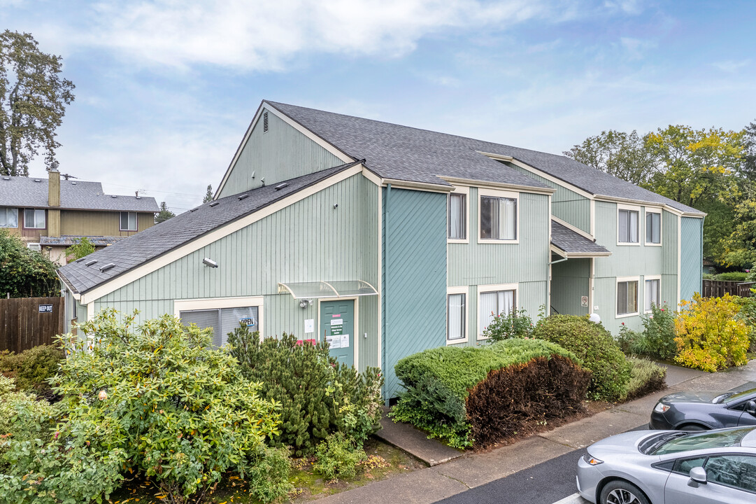 Tiffany Terrace Condos in Beaverton, OR - Building Photo