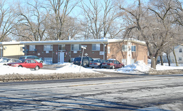 Silver Creek Apartments in Melrose Park, IL - Building Photo - Building Photo