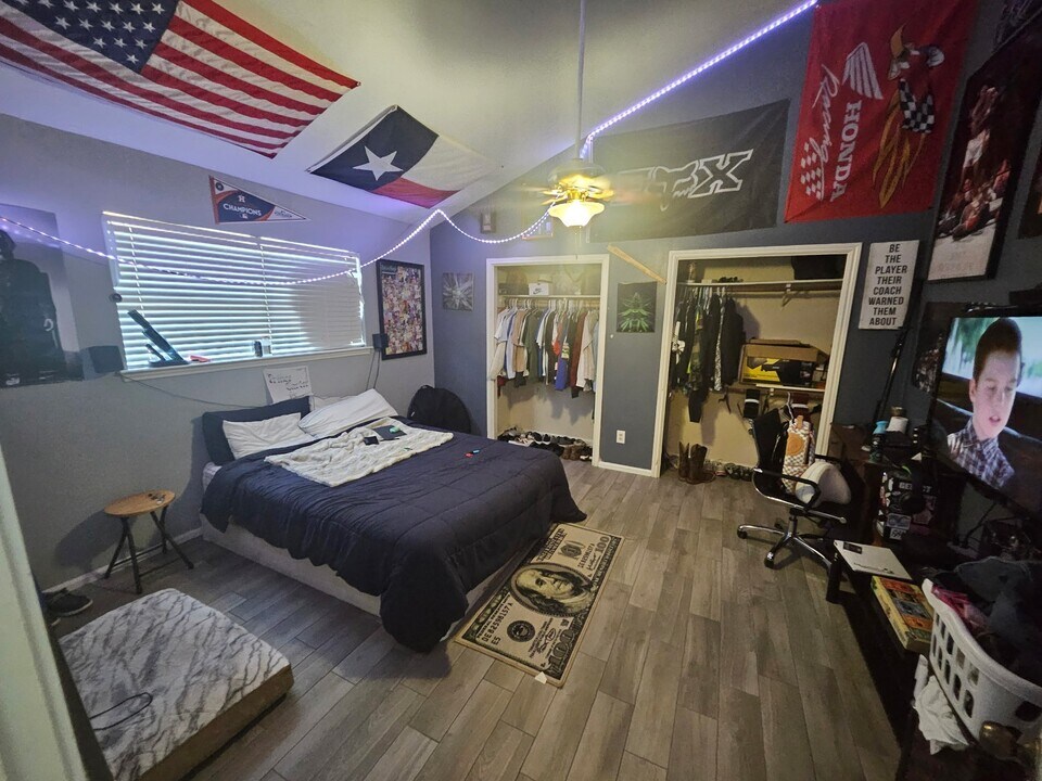 1844 Rollingwood Dr in Huntsville, TX - Building Photo