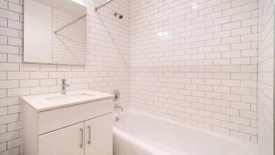 602 Washington St in New York, NY - Building Photo - Building Photo