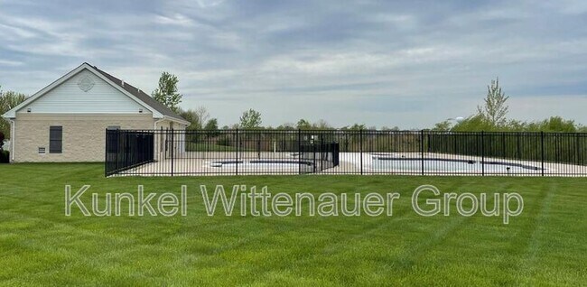 701 Tower Grove Dr in Fairview Heights, IL - Building Photo - Building Photo