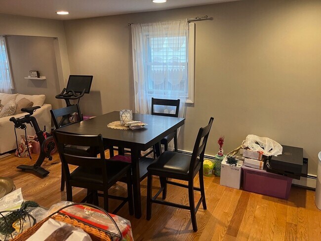 219 Bolton St, Unit 1 in Boston, MA - Building Photo - Building Photo