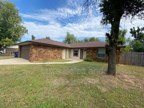 910 Oak Hill Rd in Choctaw, OK - Building Photo - Building Photo