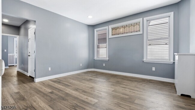 19 Newfield St in East Orange, NJ - Building Photo - Building Photo