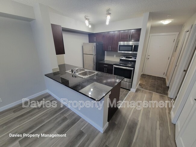 3211 James Mowatt Trail SW in Edmonton, AB - Building Photo - Building Photo