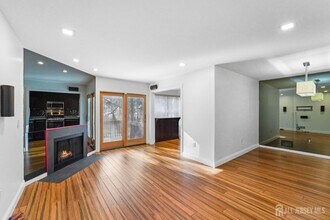 13 Jill Ct in Franklin Township, NJ - Building Photo - Building Photo