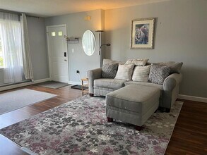 313 Springbrook Cir in Portsmouth, NH - Building Photo - Building Photo