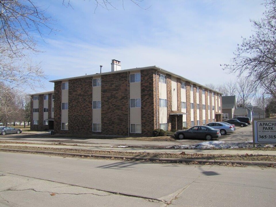 Apache Park in Cedar Rapids, IA - Foto de edificio