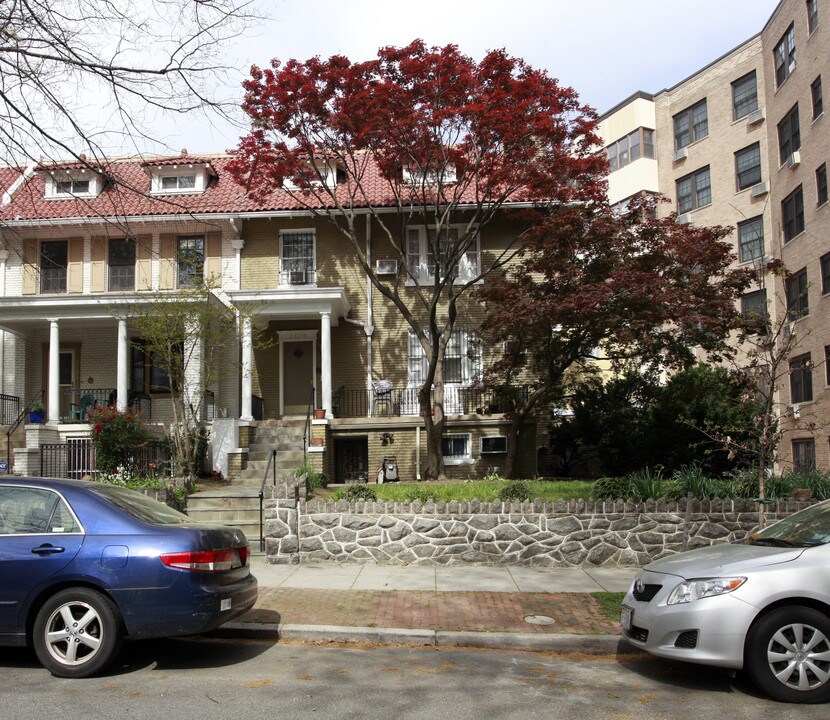 2328 Ashmead Pl NW in Washington, DC - Building Photo