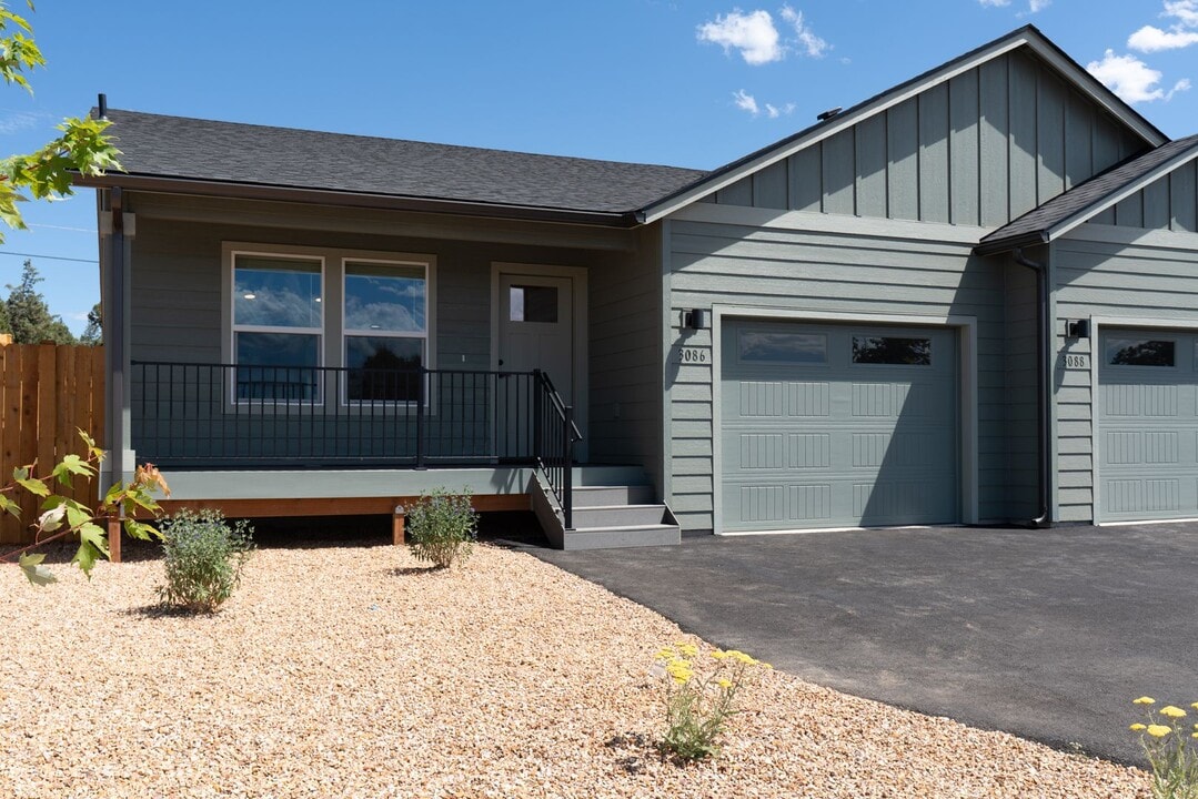 3088-3088 SW 46th St in Redmond, OR - Building Photo