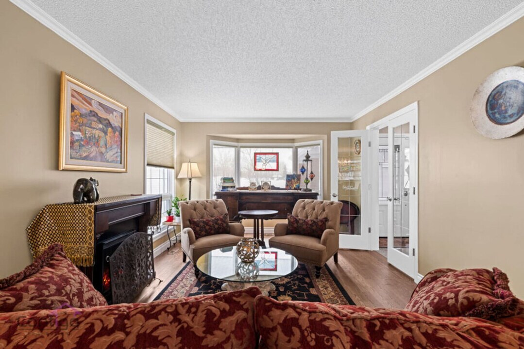 17608-17693 93 Ave NW in Edmonton, AB - Building Photo