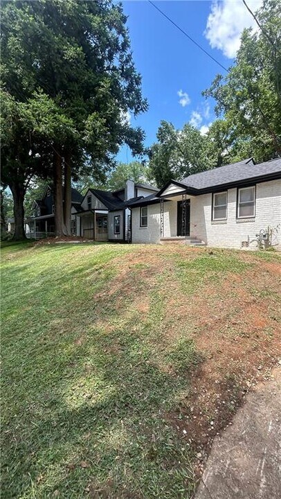 1735 Derry Ave SW in Atlanta, GA - Building Photo