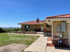 7966 Elmwood Ln in Denver, CO - Building Photo - Building Photo