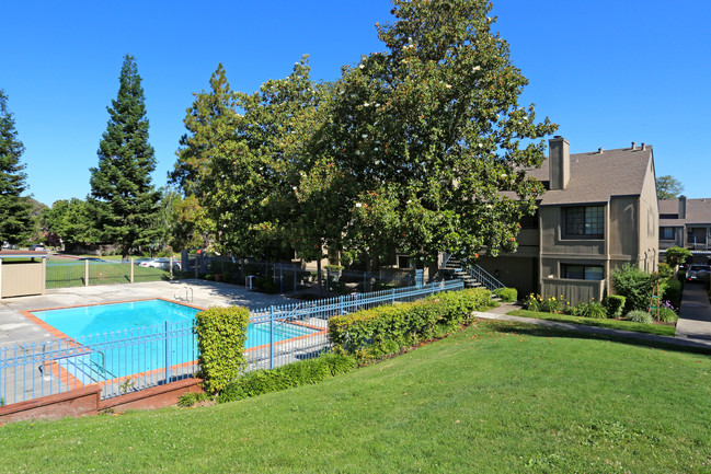 SCHOONER LANDING in Stockton, CA - Building Photo - Building Photo