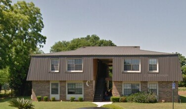 401 Dogwood Dr in Hartford, AL - Foto de edificio - Building Photo