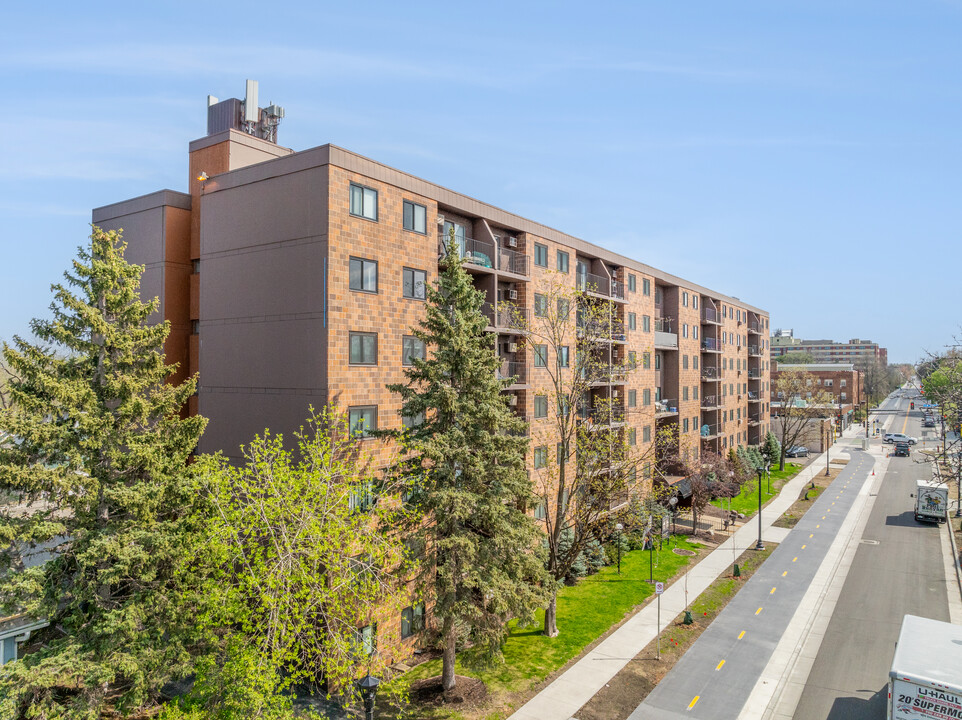 Tree Tops Apartments in Minneapolis, MN - Building Photo