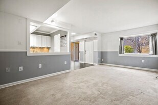 5105 Crossfield Ct, Unit 319 in North Bethesda, MD - Building Photo