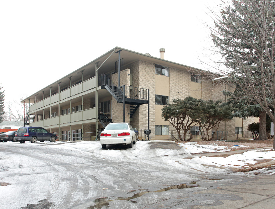 Westside Village Apartments in Colorado Springs, CO - Foto de edificio