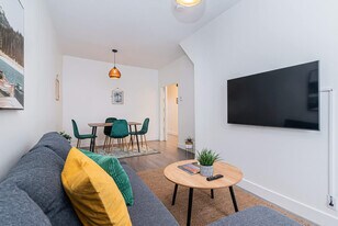 4010 Rue Hochelaga, Unit SI ID1543110P in Montréal, QC - Building Photo