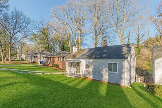 1376 Westmont Rd SW in Atlanta, GA - Foto de edificio - Building Photo