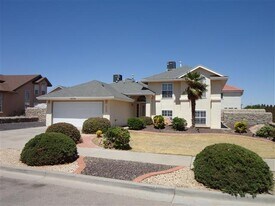 10739 White Sands Dr in El Paso, TX - Building Photo