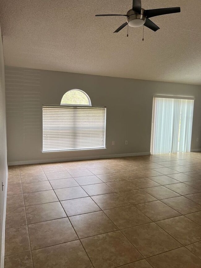 413 Mulberry Ct in Kissimmee, FL - Building Photo - Building Photo