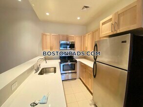 407 Washington St, Unit 701 in Boston, MA - Building Photo - Building Photo
