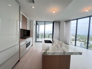 2831 S Bayshore Dr in Miami, FL - Building Photo - Building Photo