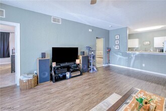 1040 Hancock Creek S Blvd, Unit 101 in Cape Coral, FL - Building Photo - Building Photo