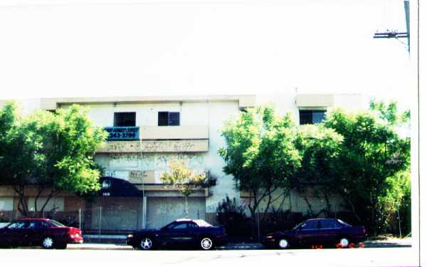 Tarzana Courtyard in Tarzana, CA - Building Photo - Building Photo