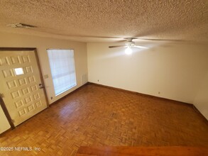 2136 Schumacher Ave in Jacksonville, FL - Building Photo - Building Photo