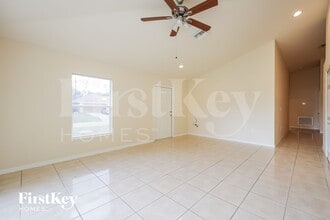 317 Melissa Dr in Lehigh Acres, FL - Foto de edificio - Building Photo