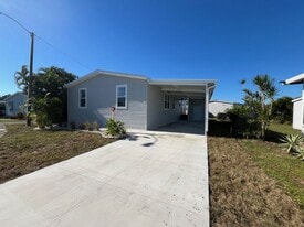 36 Eland Dr in North Fort Myers, FL - Building Photo
